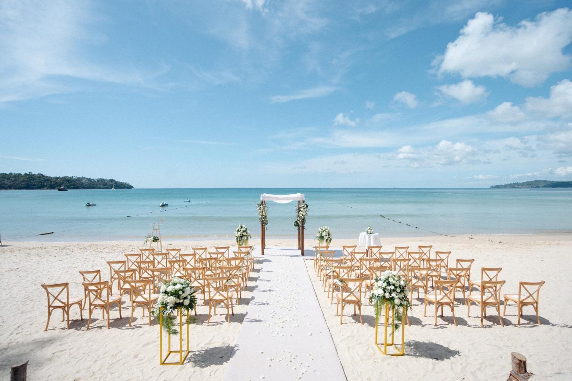 Arinara Beach Resort Phuket - Sha Extra Plus Бангтао-Біч Екстер'єр фото